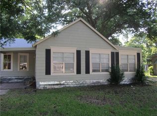 2105 North Dr, Taylor, TX 76574