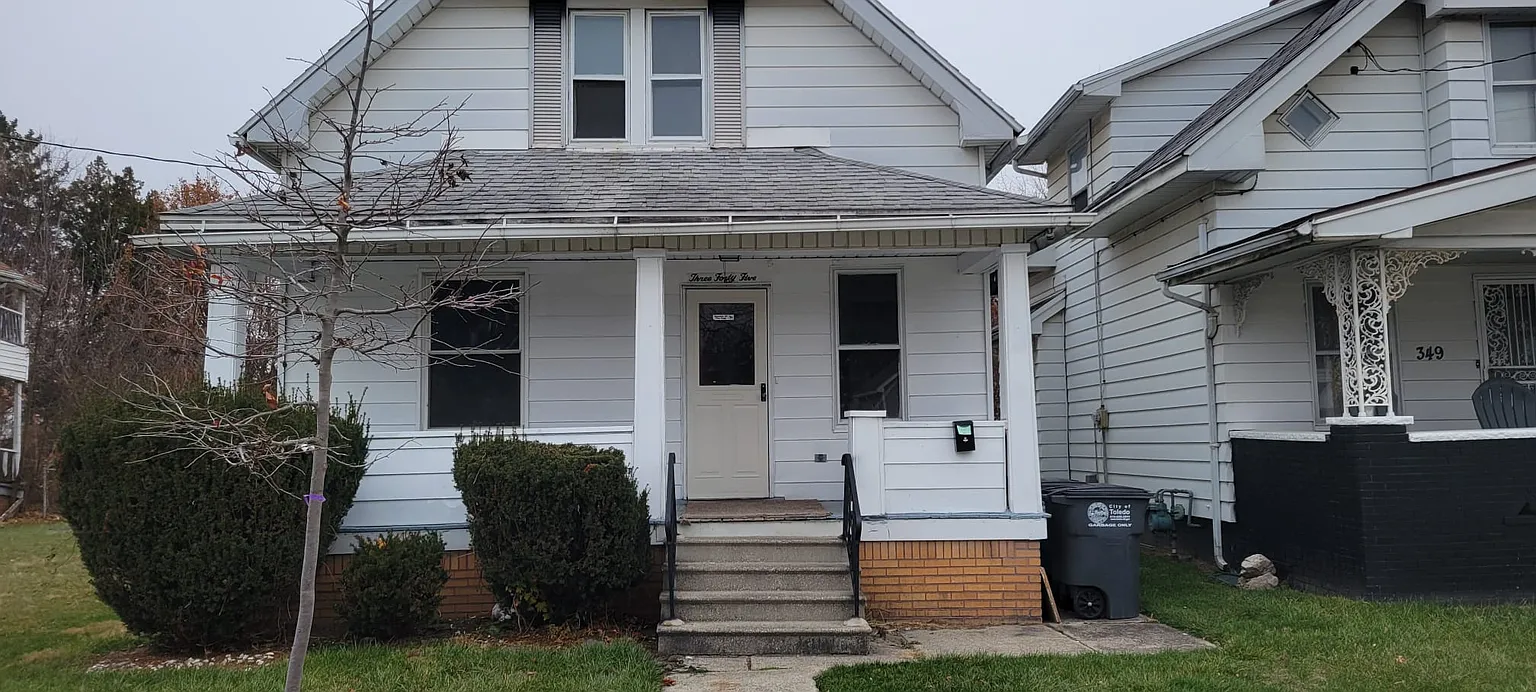 345 E Oakland St photo 1