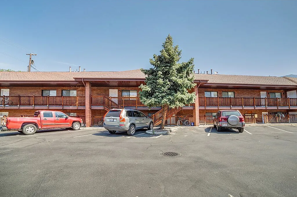 3 bed, 1100 sqft, $559 — Photo 1