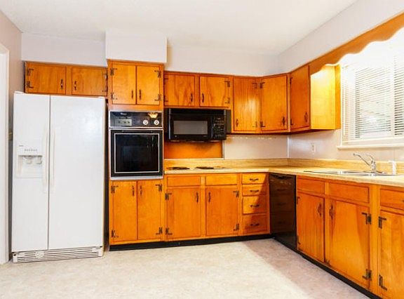 3rd image of 4013 Melinda Dr