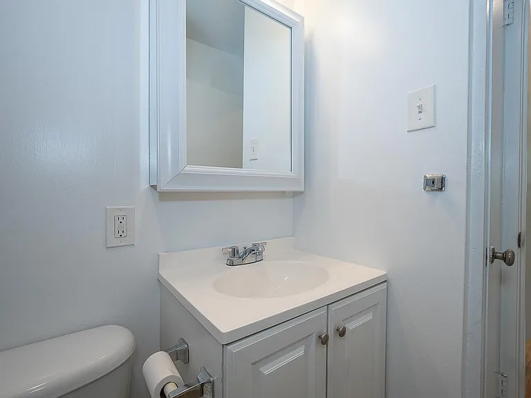 35 Eastwood Rd — Photo 16