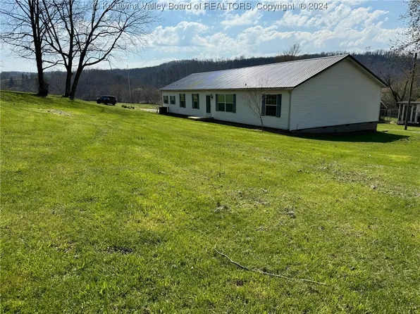 16 Victoria Dr, Sandyville, WV 25275