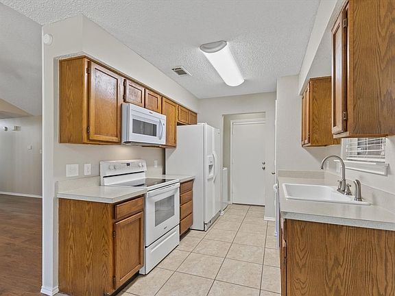 5th image of 2510 Bayberry Ln