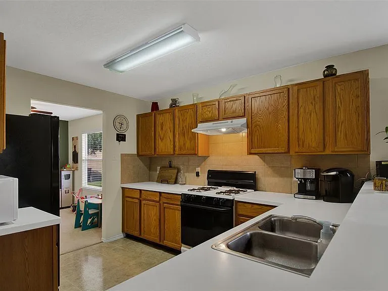 615 Salma Ct — Photo 7