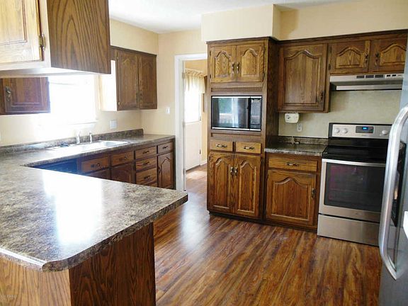 4th image of 4001 Greenbrier Dr
