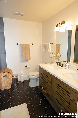 245 Calumet Pl — Photo 18