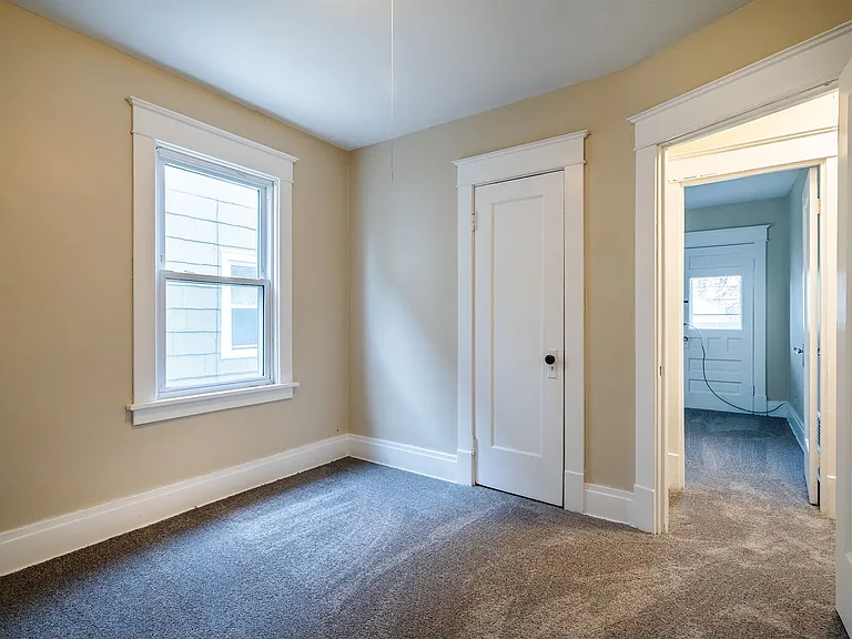 223 Virgil Ave — Photo 8