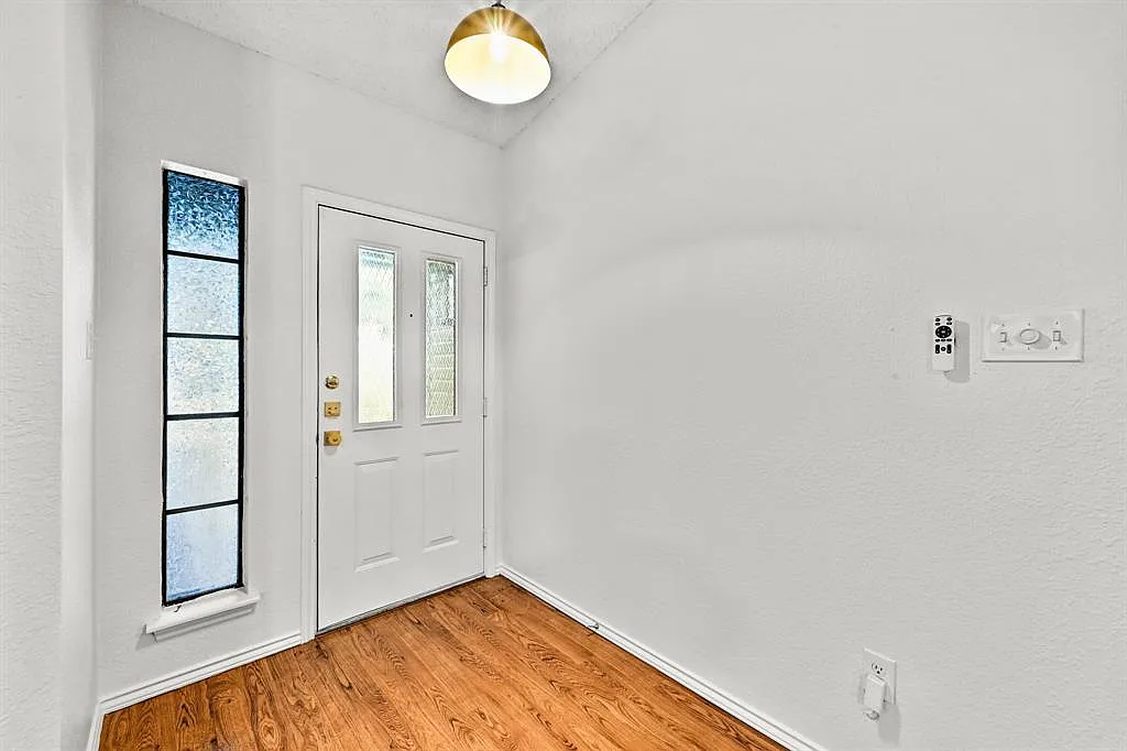 3 bed, 1515 sqft, $2,295 — Photo 3