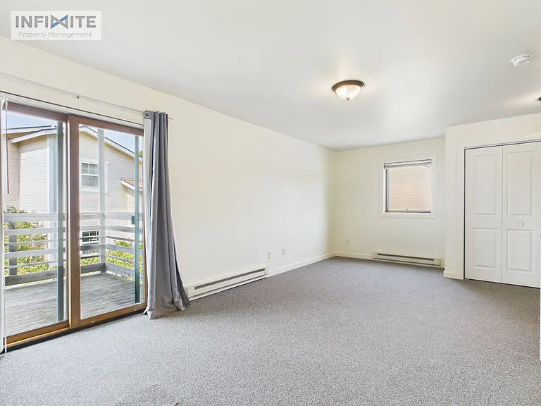 215 S 18th Ave #4 — Photo 1