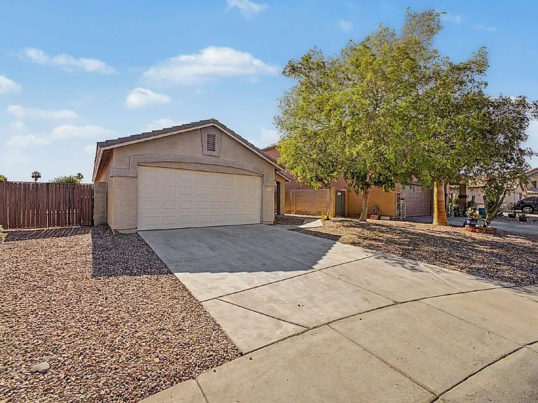 14718 N 154th Ln — Photo 3