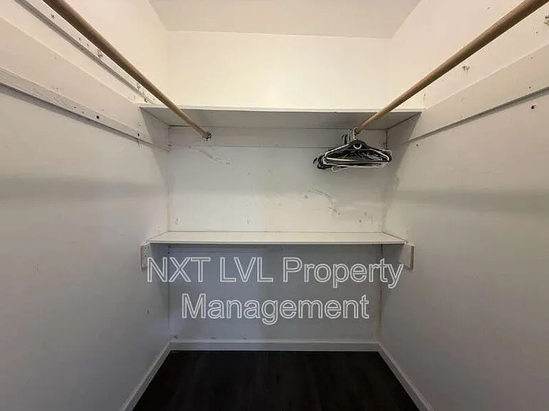 205 SE 18th St — Photo 13