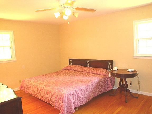 5th image of 442 Little John Dr