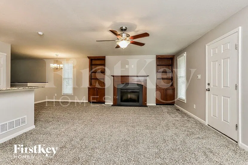 3 bed, 3.0 bath, 2340 sqft, $3,350 — Photo 3
