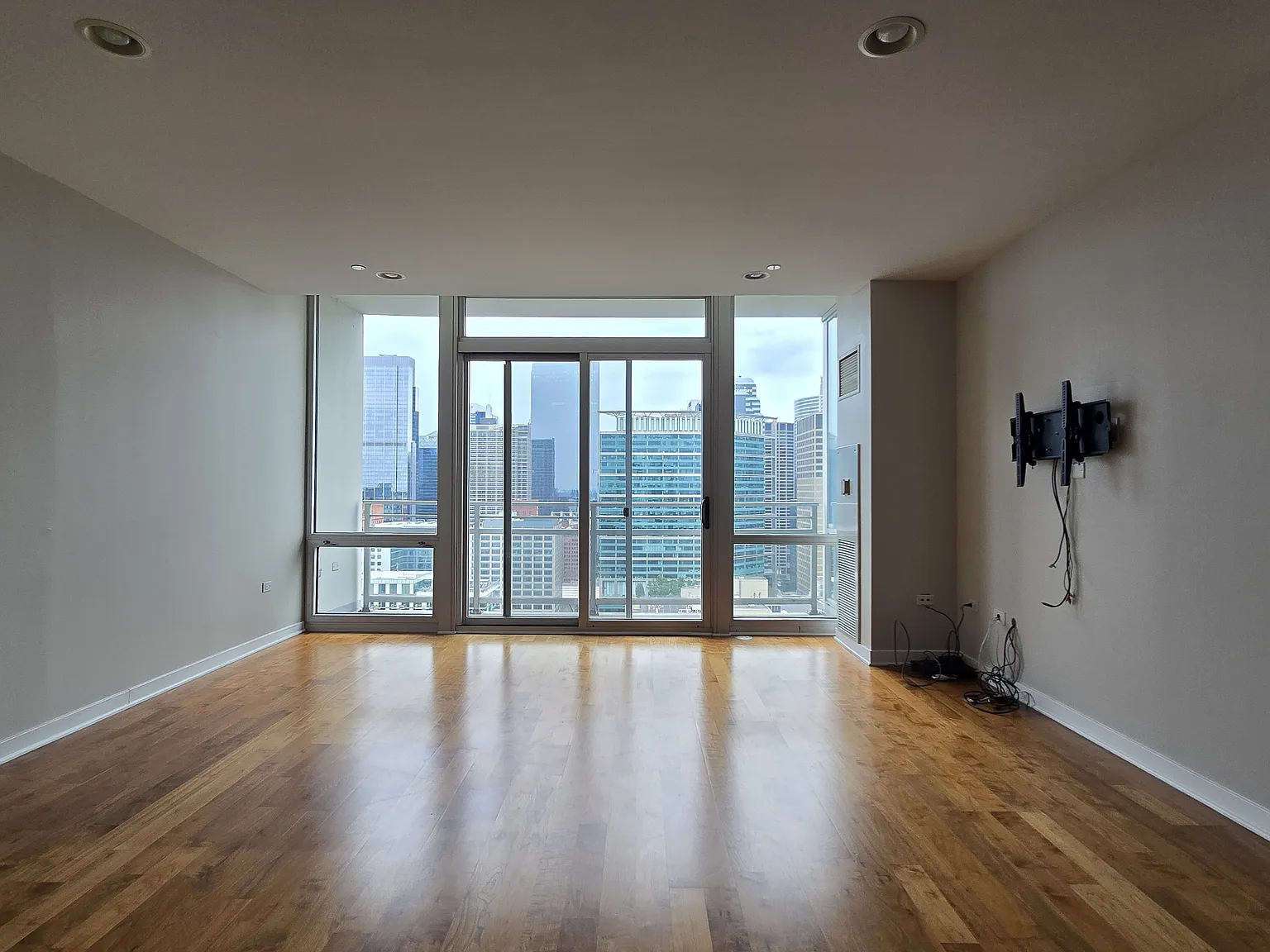 2 bed, 1328 sqft, $4,000 — Photo 4