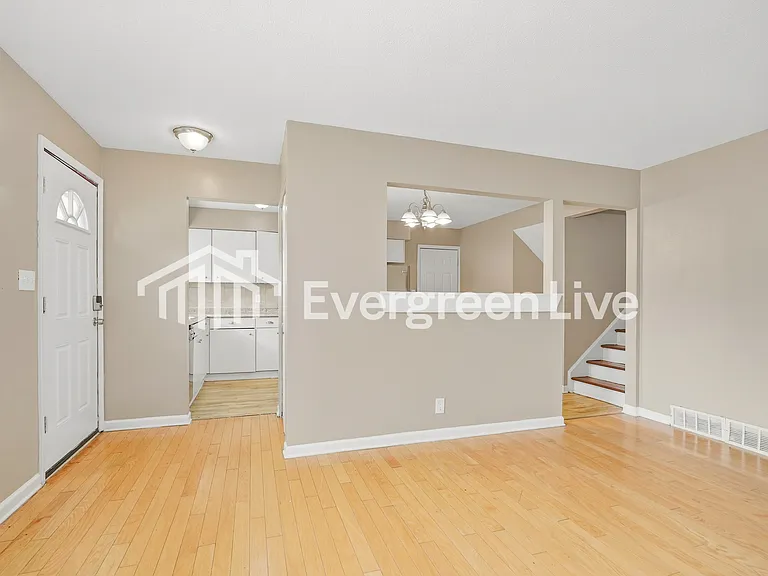 4928 Comstock Dr — Photo 6