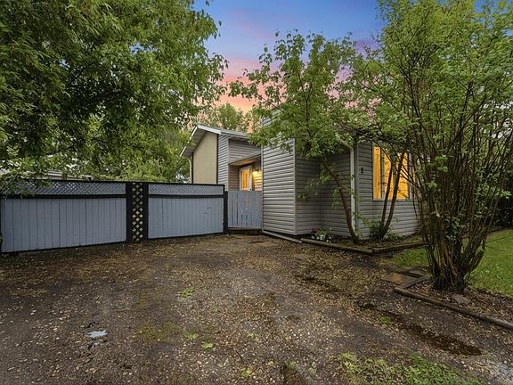 2nd image of 8 Golden Spike Rd