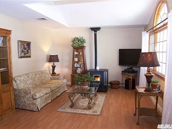 4th image of 50 Nottingham Dr