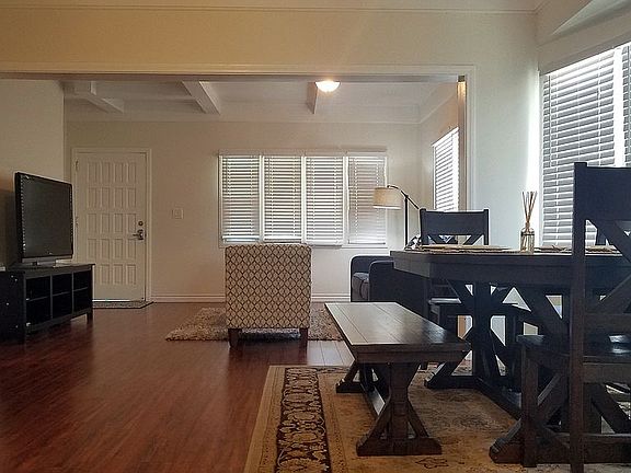 3rd image of 605 N Hobart Blvd