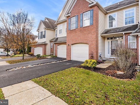 3rd image of 104 Ladbroke Ln