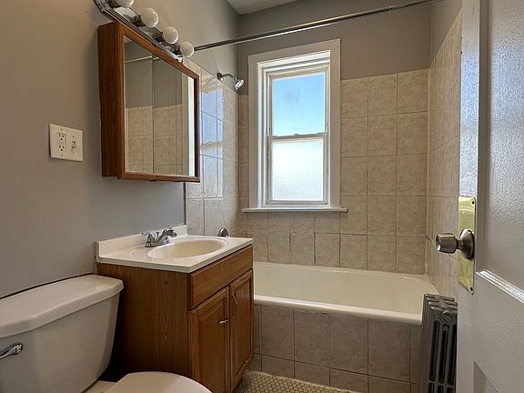 3rd image of 5601 W Wabansia Ave APT 3
