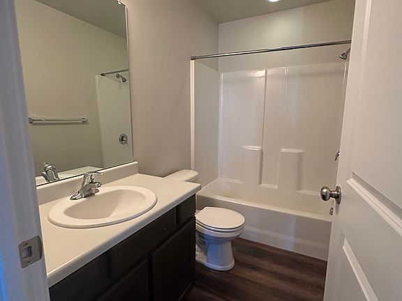 3rd image of 86 W Brooklyn Park Ln