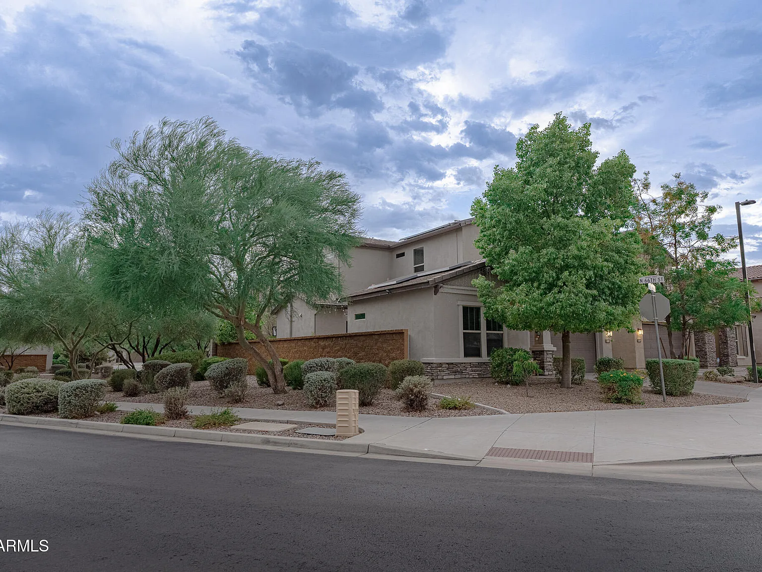 3 bed, 3.0 bath, 2460 sqft, $3,875 — Photo 3