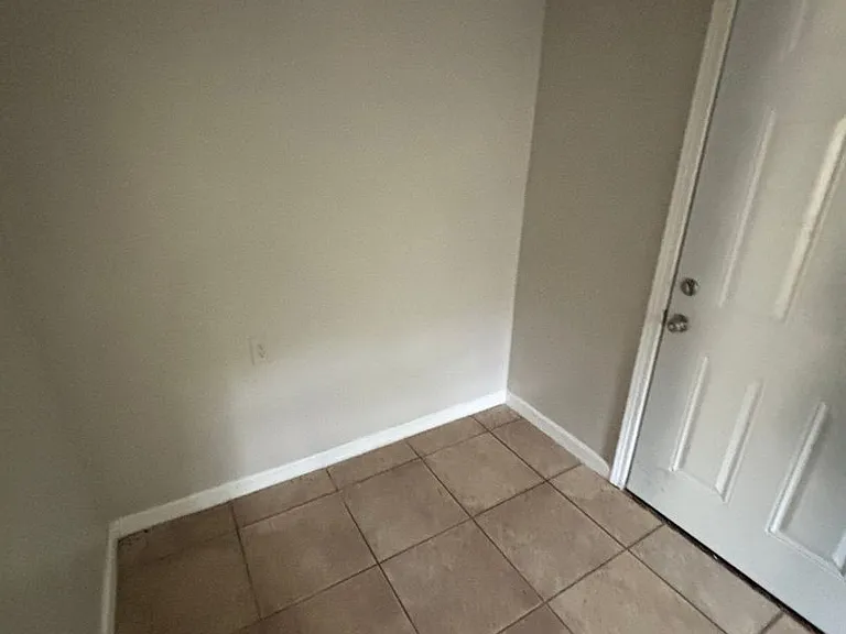 645 W Webster St — Photo 7