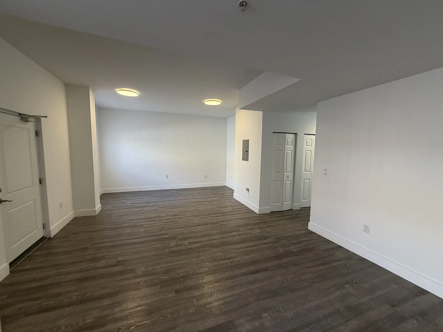 2 bed, 870 sqft, $2,400 — Photo 3