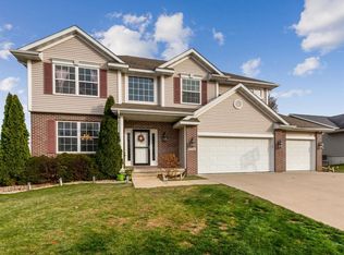 6506 Pheasant Hollow Rd SW, Cedar Rapids, IA 52404