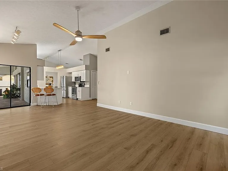 194 Wickliffe Dr — Photo 10