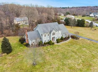 18 Chamberlain Ct, Cheshire, CT 06410