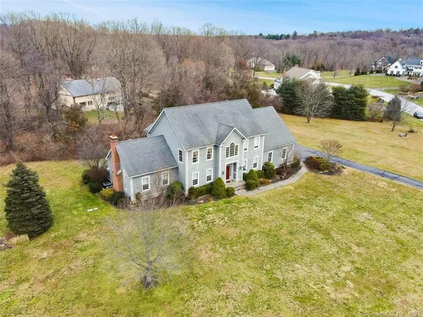 18 Chamberlain Court, Cheshire, CT 06410