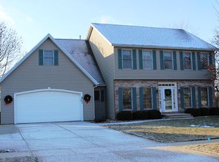 2711 Foxridge Run, Bloomington, IL