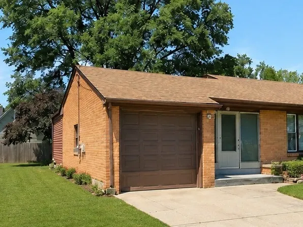 319 N Lord Ave, Carpentersville, IL 60110