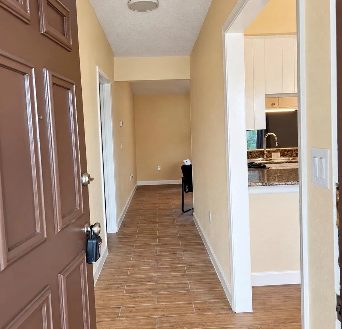 3 bed, 2.0 bath, 1306 sqft, $1,900 — Photo 3