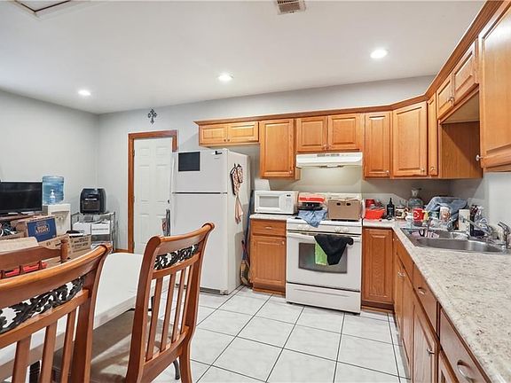5th image of 550 Avenue A