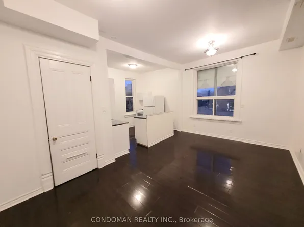 139 1/2 John St S #5, Hamilton, ON L8N 2C3