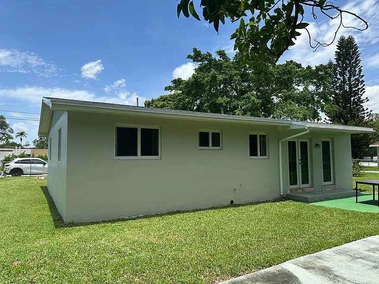 6265 SW 59th Ave — Photo 4