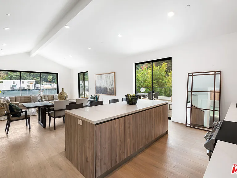 3659 1/2 Regal Pl — Photo 17