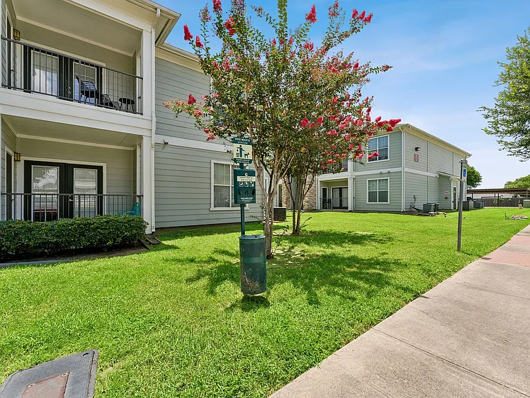Point Royale Apartments — Photo 49