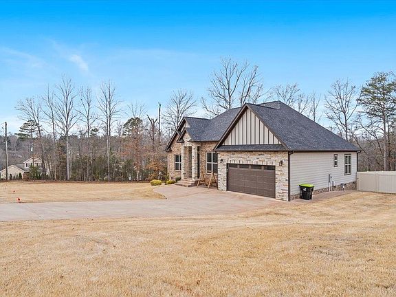 3rd image of 280 Northwood Cir