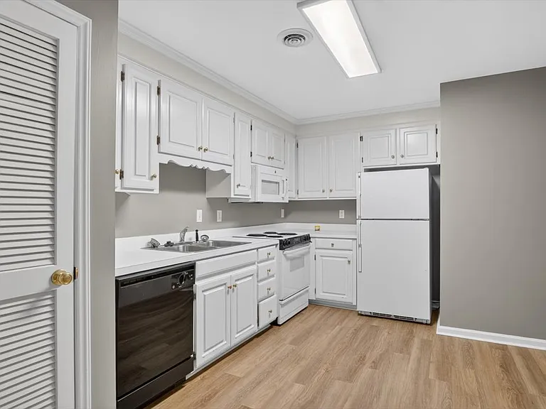 1630 Oxford Rd #F — Photo 6