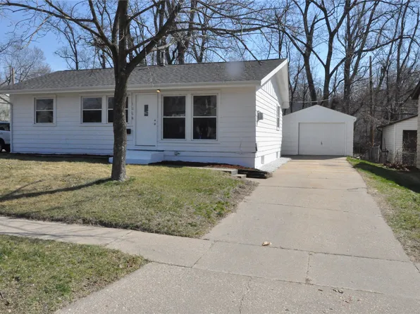 1208 38th St SE, Cedar Rapids, IA 52403