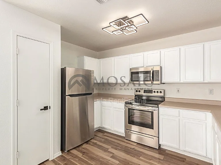 15667 W Port Au Prince Ln — Photo 12