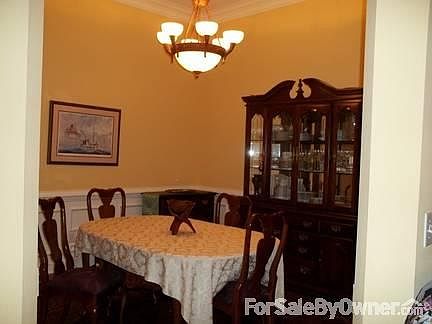 Dining Room
						:
						Can seat 10 adults comfortably