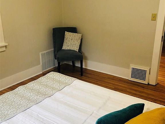 5th image of 2271 Sewell St