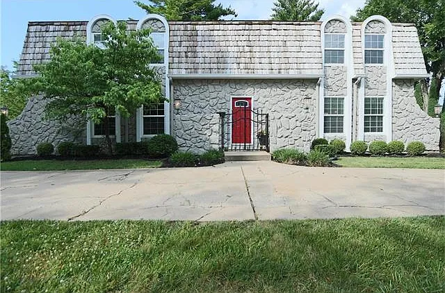 10300 Belinder Rd — Photo 3