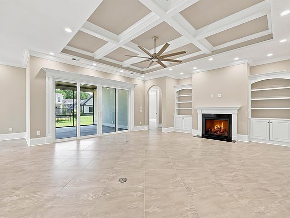 3rd image of 2104 Clematis Ct.