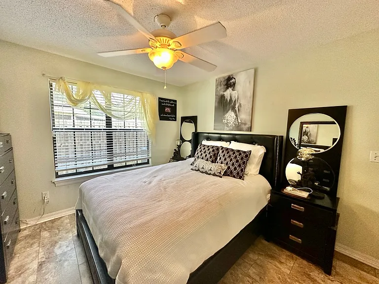 2012 Mistral Ln E — Photo 14