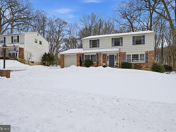2nd image of 11 Saint Regis Dr
